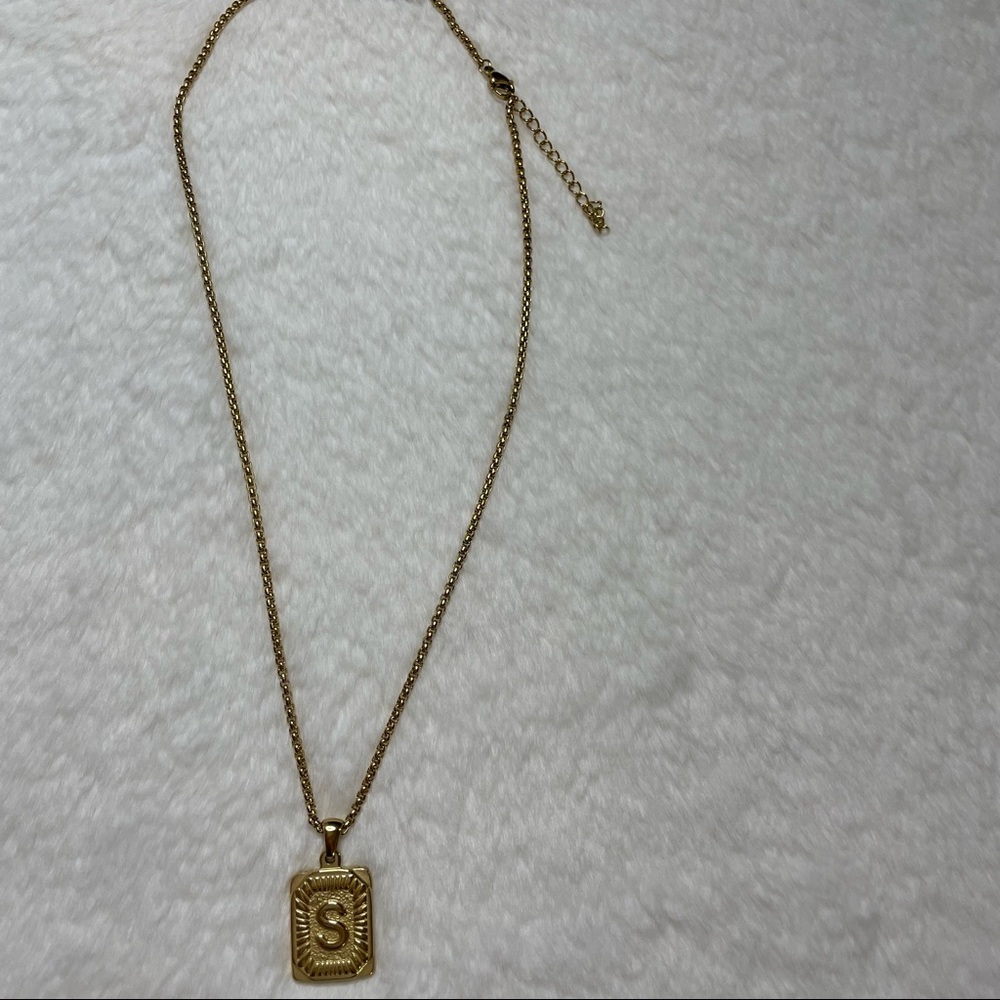 S, Q Initial Necklace_Square Shape